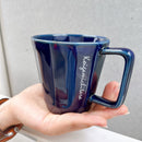 ＜2022年8月末より配送＞【恋が満ちたらカフェ】波佐見焼オリジナルマグカップ（紺色）